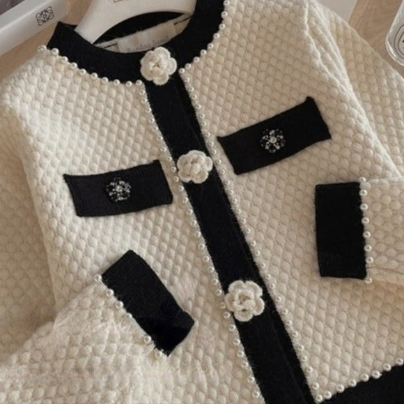 Elegant White & Black Pearl Beaded Sz M Cardigan w Crochet Floral Button Accents - Picture 11 of 12